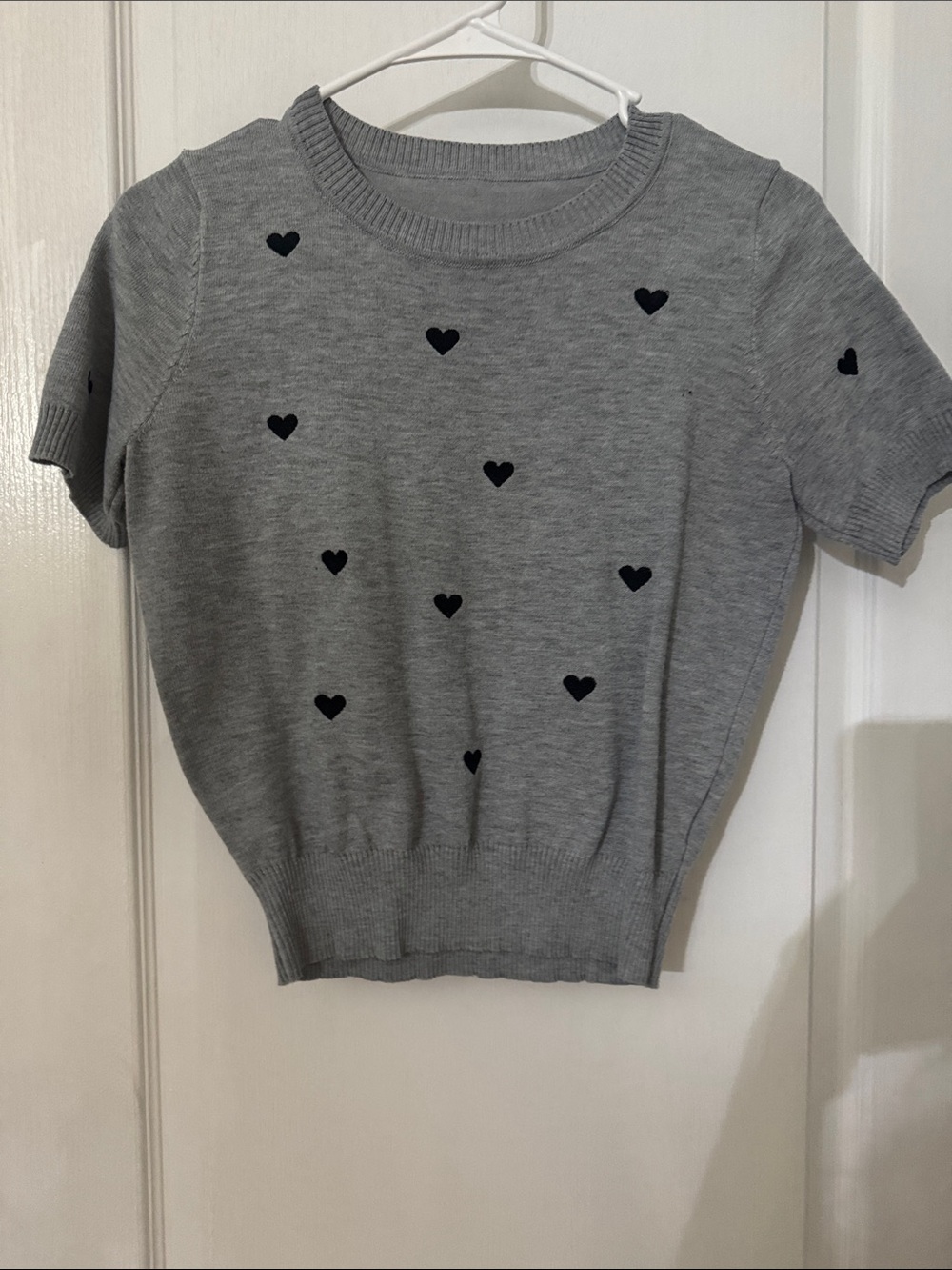 Gray Short-Sleeve Heart Print Sweater